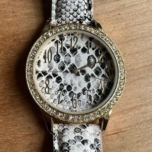Via Nova Snake Skin print ladies fashion watch NEW BATTERY